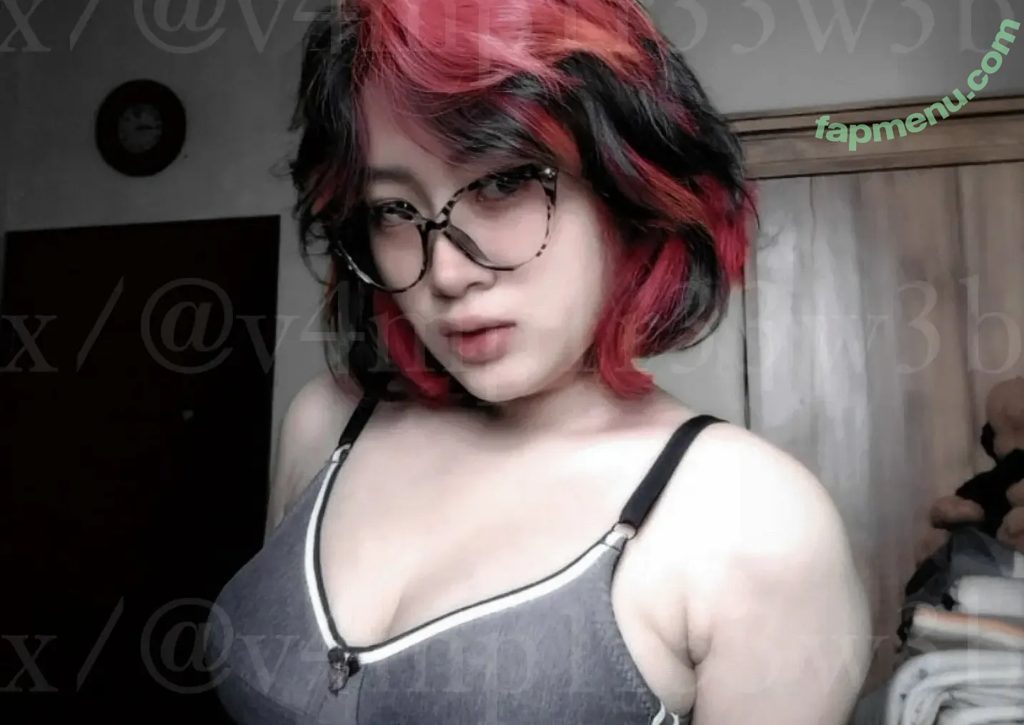 v4mp1r33w3b nude photo #0002 (v4mp1r33w3b)