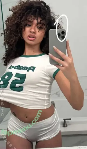 V7ena / u7ena nude photo #0029