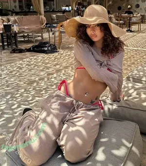 V7ena / u7ena nude photo #0038