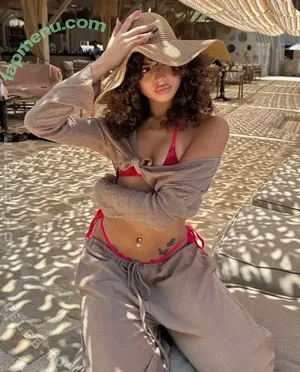 V7ena / u7ena nude photo #0041