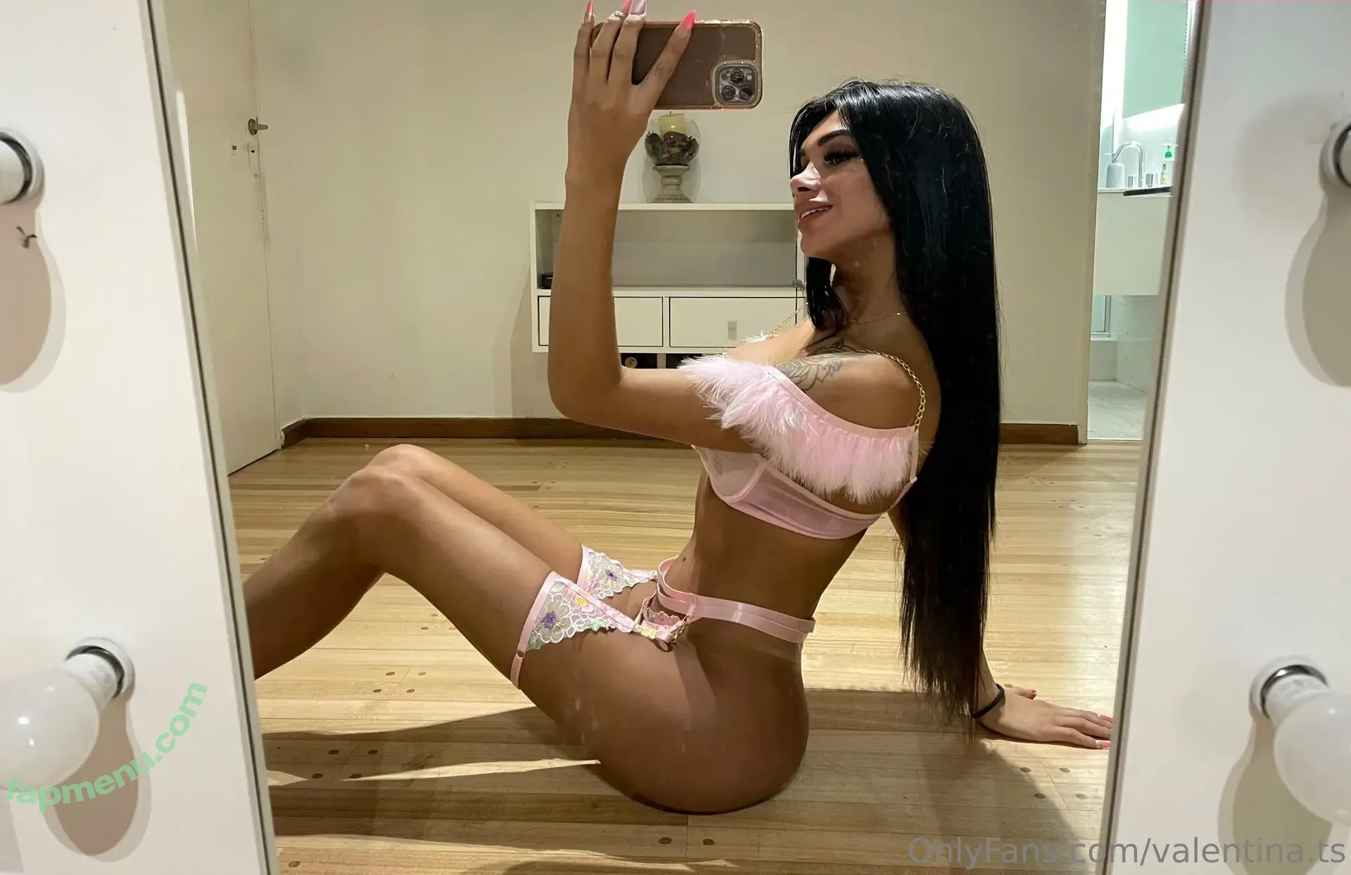 valentina.ts nude photo #0066 (valentts)