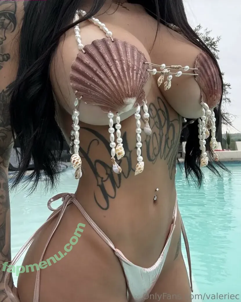 Valerie Cossette nude photo #0004 (valerie.c_ / valeriec / valeriecossett)