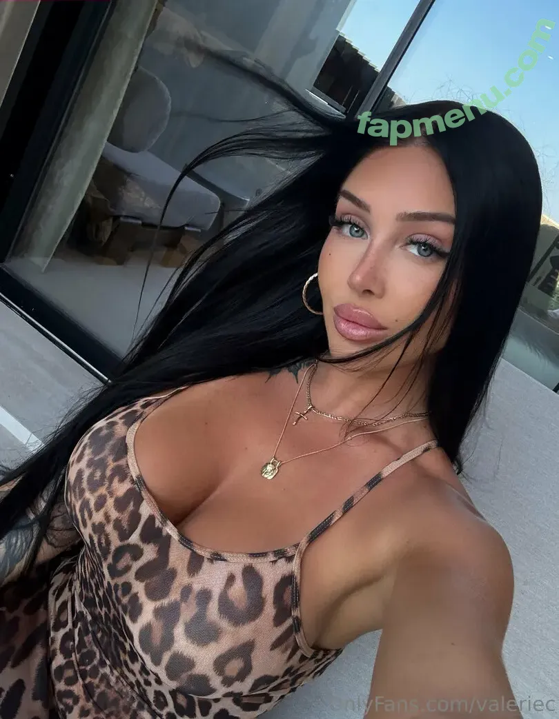 Valerie Cossette nude photo #0010 (valerie.c_ / valeriec / valeriecossett)