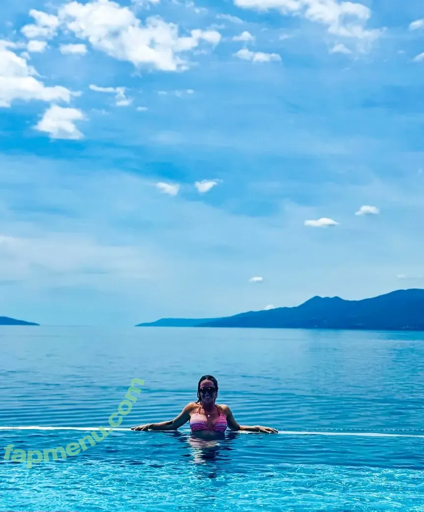 valeriemikos nude photo #0012 (valeriemikos)