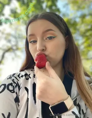 valerymill / 18yearsstar / little_fox18 / mialil18 nude photo #0004