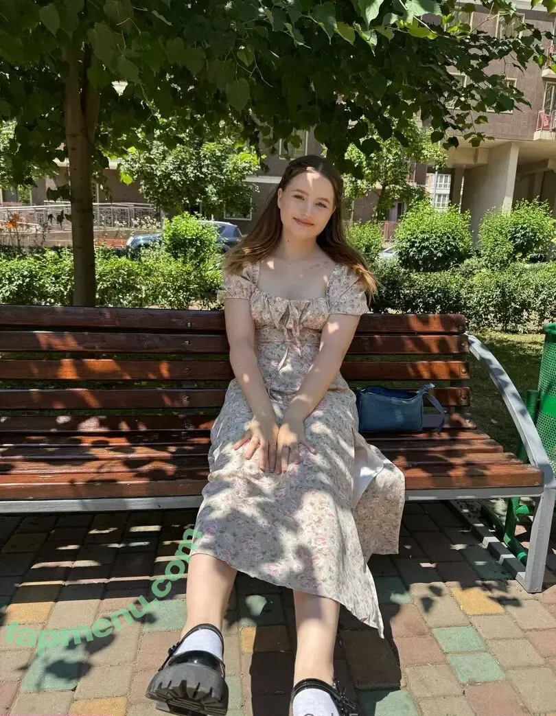 valerymill nude photo #0012 (18yearsstar / little_fox18 / mialil18)