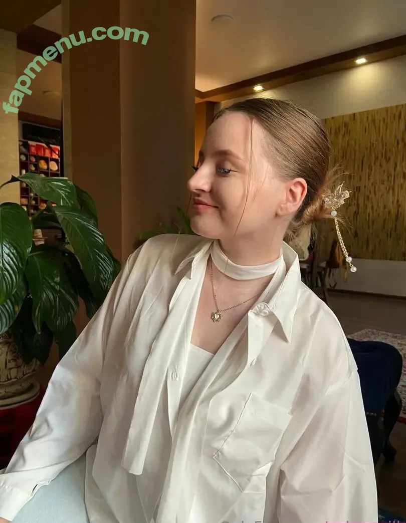 valerymill nude photo #0036 (18yearsstar / little_fox18 / mialil18)