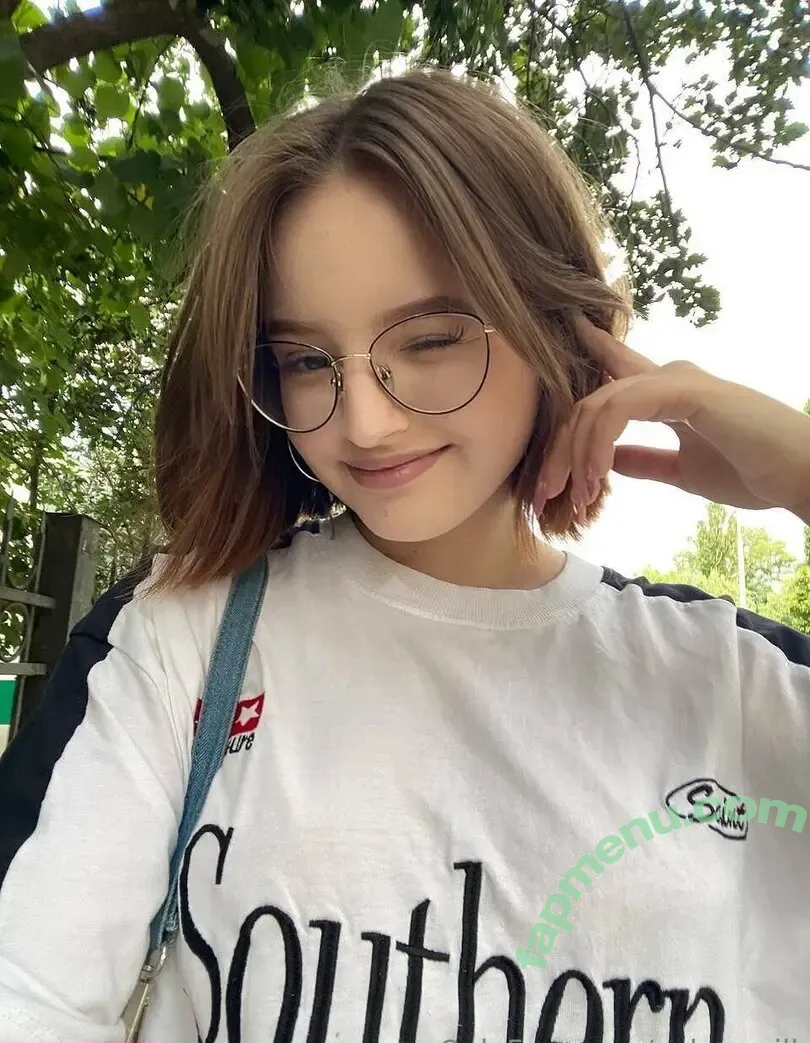 valerymill nude photo #0041 (18yearsstar / little_fox18 / mialil18)