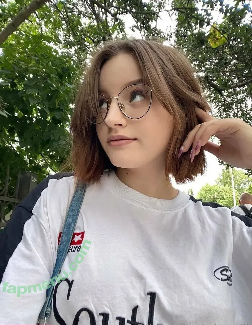 valerymill nude photo #0042 (18yearsstar / little_fox18 / mialil18)