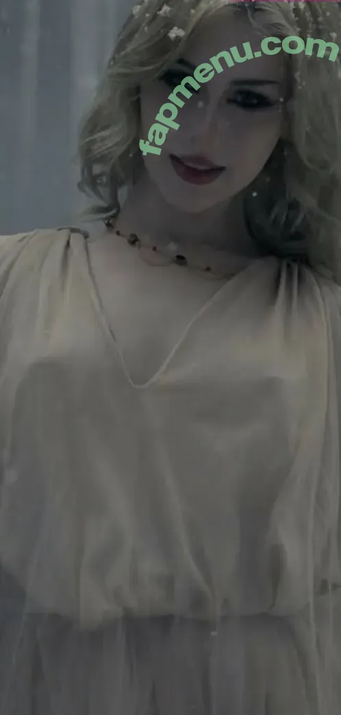 ValiantF0x nude photo #0002 (VixenValiant / user)