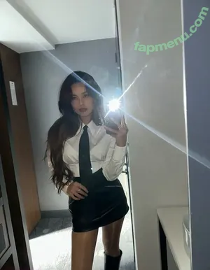 Valkyrae nude photo #1256