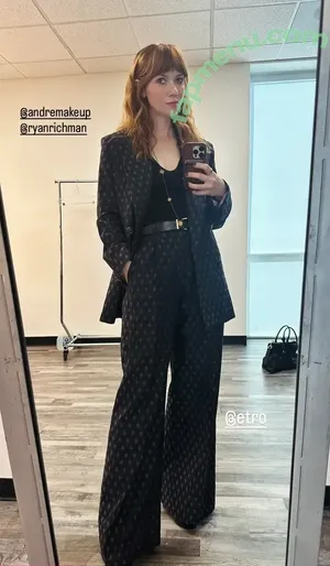 Valorie Curry / valoriecurry nude photo #0047