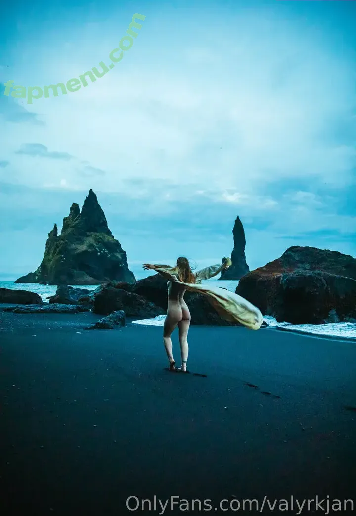 valyrkjan nude photo #0019 (valyrkjan)