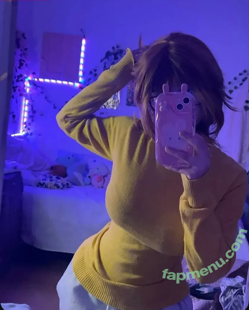 VampiryBatg nude photo #0003 (Mia Cuscuz / Pinguim_insano)