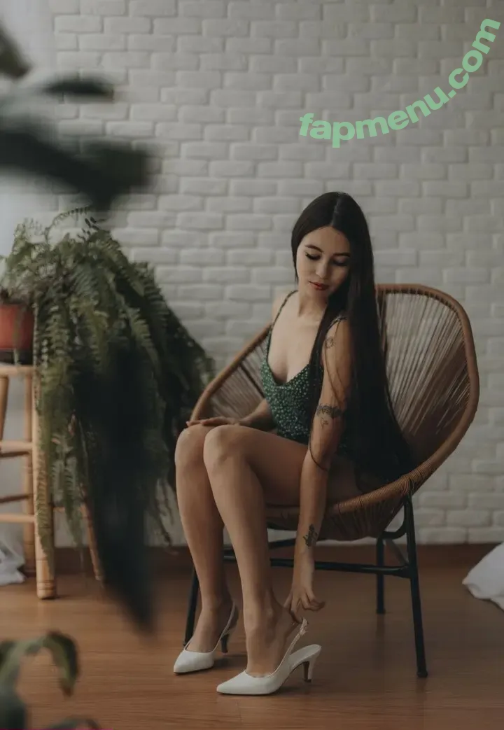 Vanesa Alvarez nude photo #0010 (vanesahealing)