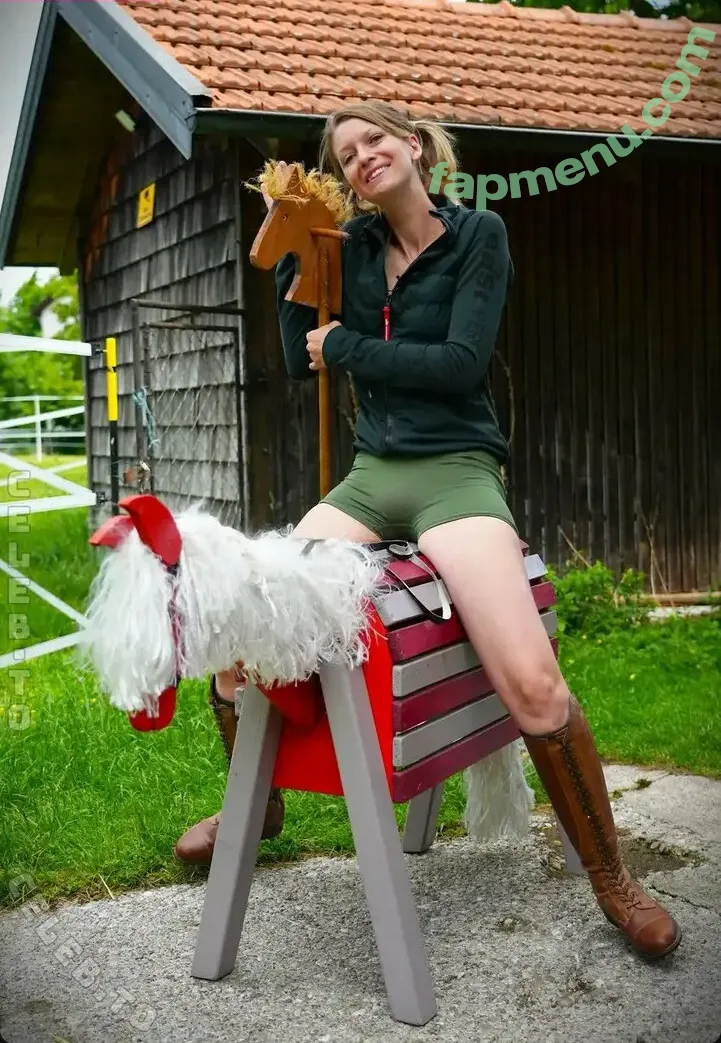 Vanessa Blank nude photo #0105 (Wild Woman Bushcraft / thebarbieblank / vanessablank_adventure)