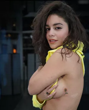 Vanessa Hudgens / VanessaHudgens nude photo #0660