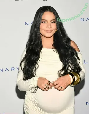 Vanessa Hudgens / VanessaHudgens nude photo #1064