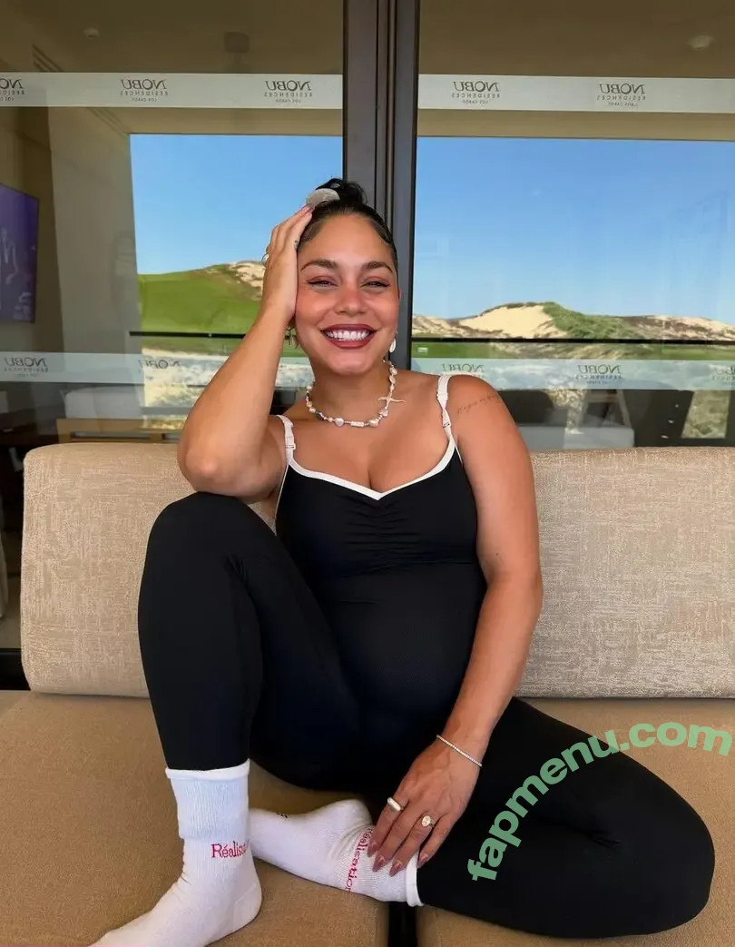 Vanessa Hudgens nude photo #1016 (VanessaHudgens)