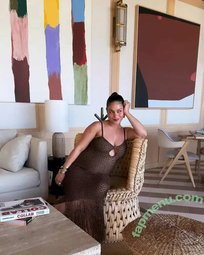 Vanessa Hudgens nude photo #1017 (VanessaHudgens)