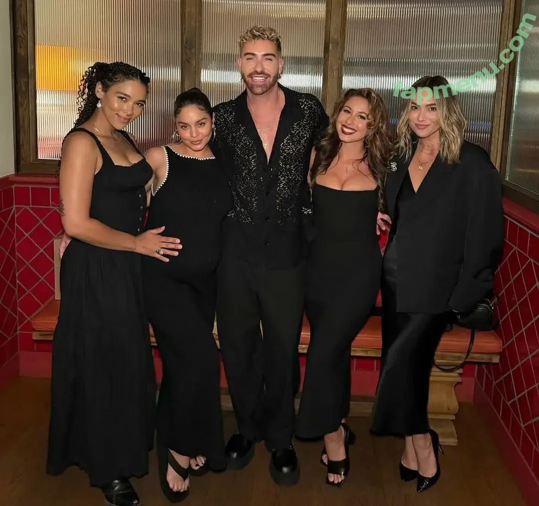 Vanessa Hudgens nude photo #1024 (VanessaHudgens)