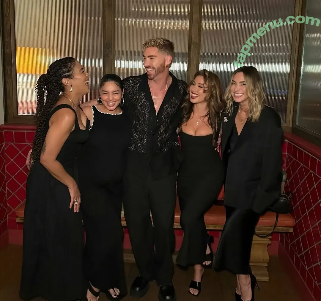 Vanessa Hudgens nude photo #1025 (VanessaHudgens)