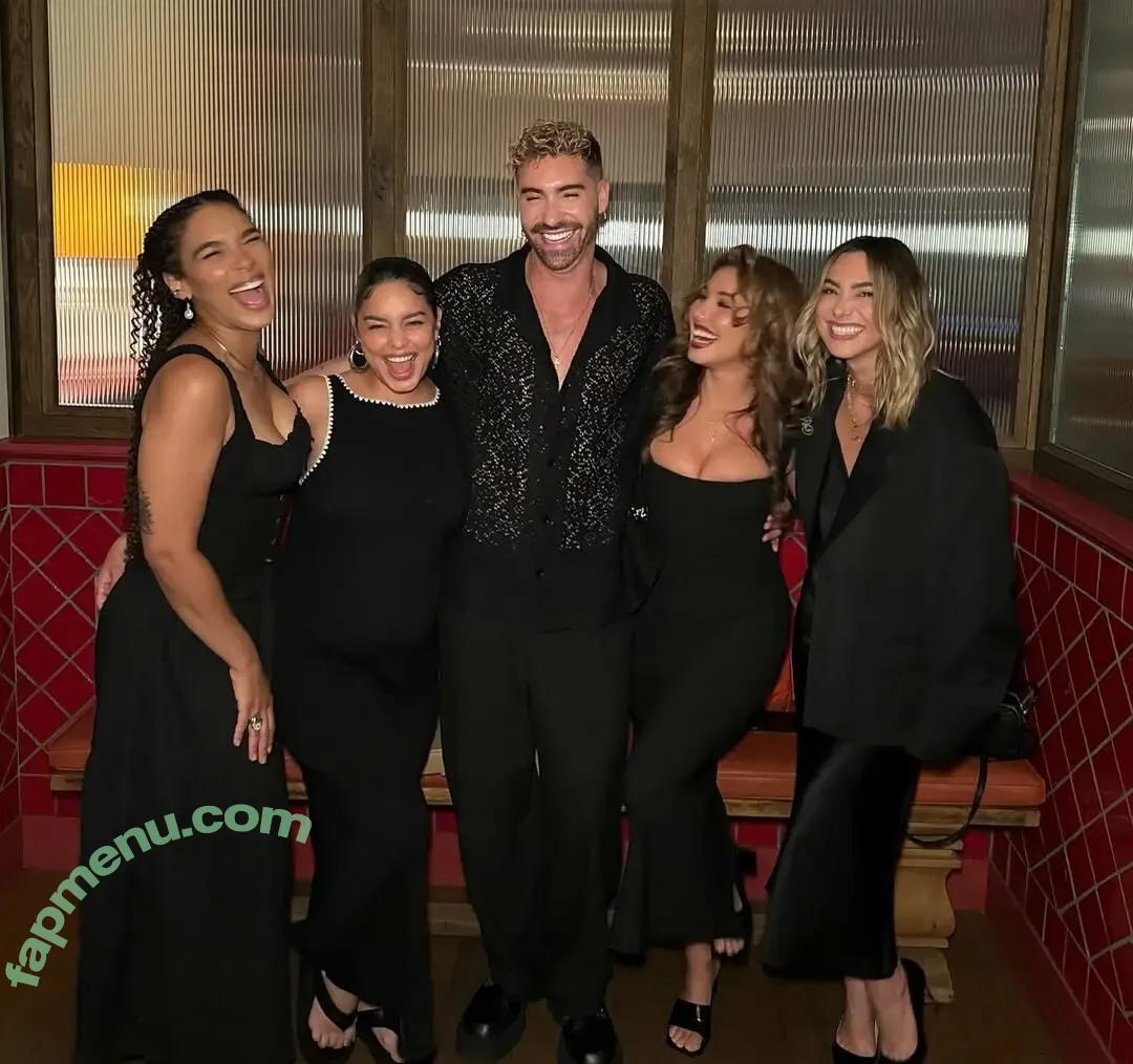 Vanessa Hudgens nude photo #1028 (VanessaHudgens)