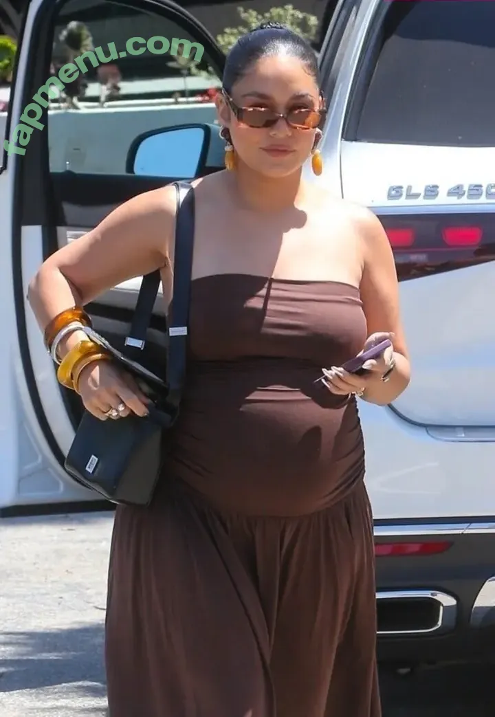 Vanessa Hudgens nude photo #1029 (VanessaHudgens)