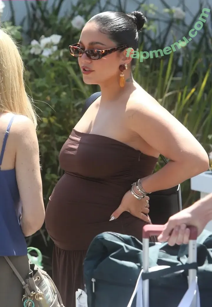 Vanessa Hudgens nude photo #1030 (VanessaHudgens)