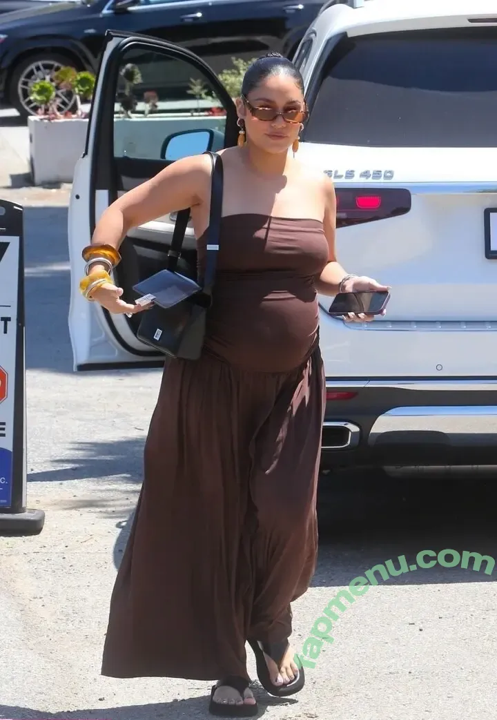 Vanessa Hudgens nude photo #1032 (VanessaHudgens)