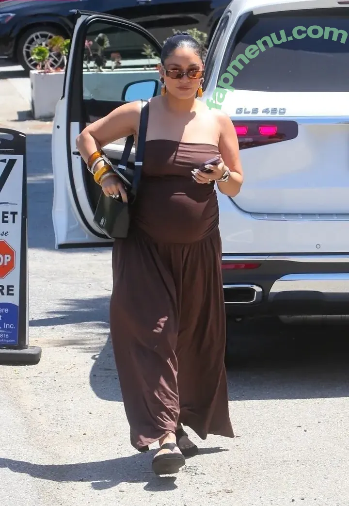 Vanessa Hudgens nude photo #1033 (VanessaHudgens)