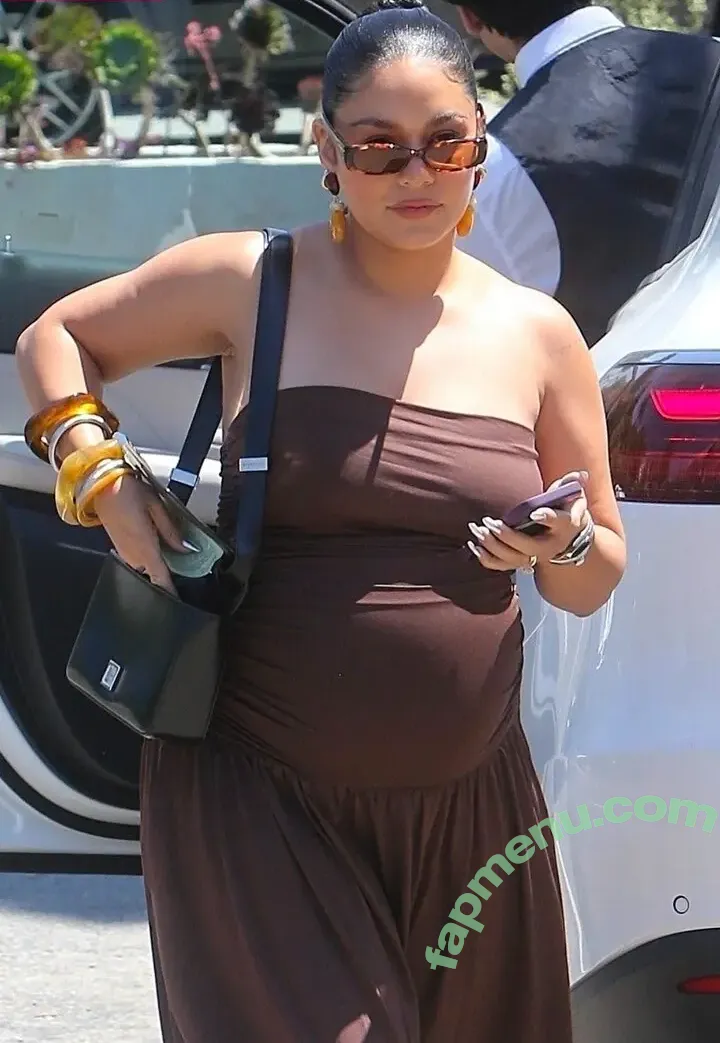 Vanessa Hudgens nude photo #1034 (VanessaHudgens)