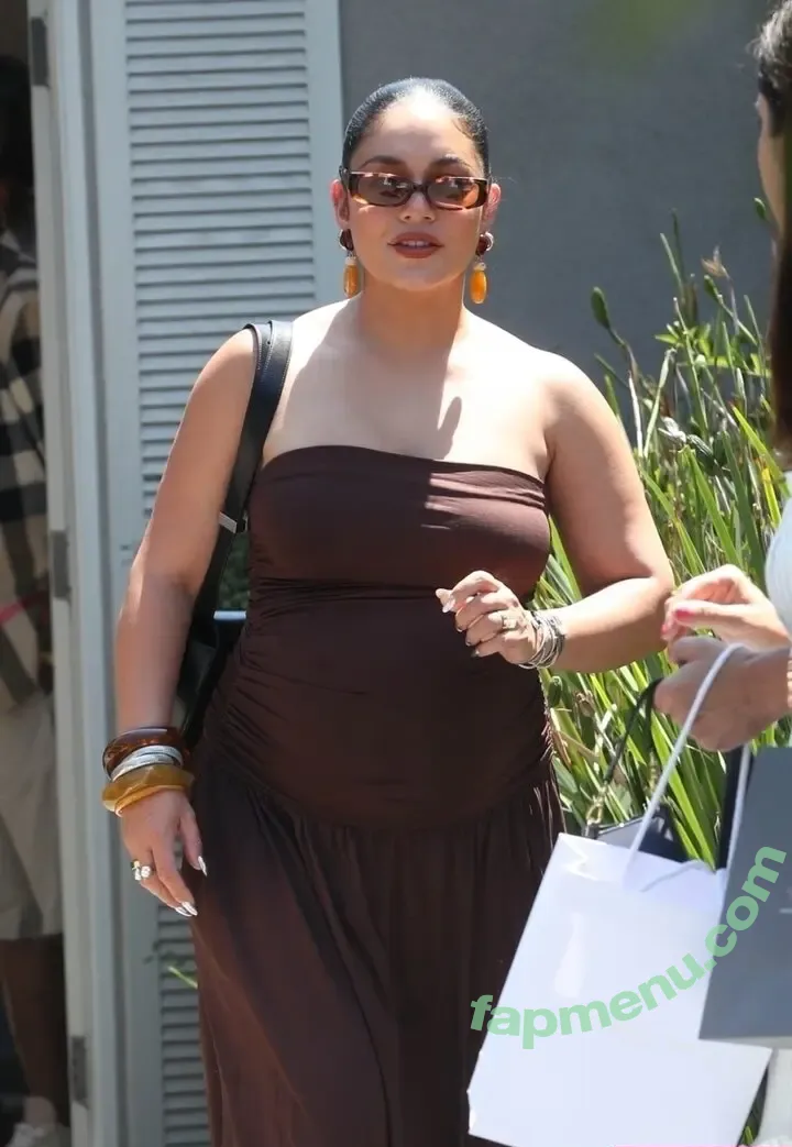 Vanessa Hudgens nude photo #1035 (VanessaHudgens)