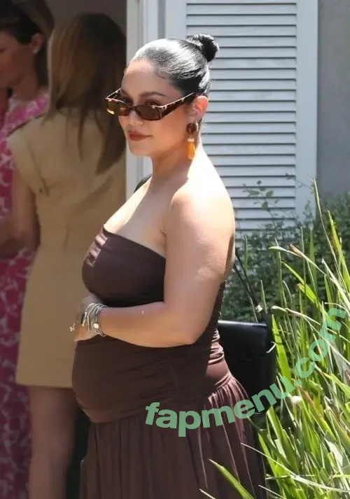 Vanessa Hudgens nude photo #1038 (VanessaHudgens)