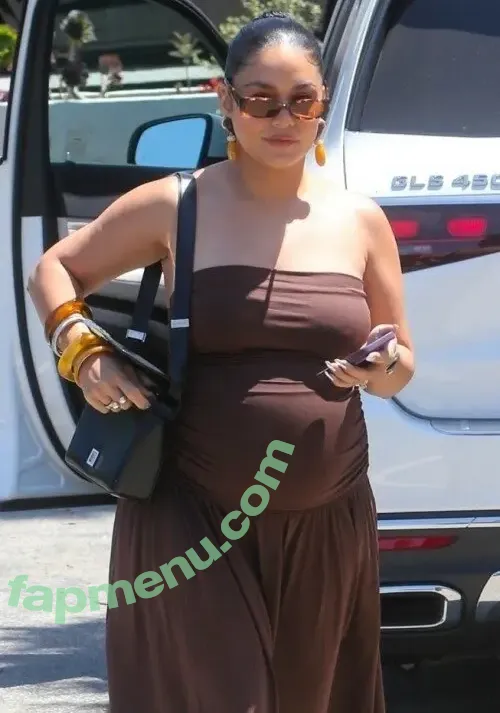 Vanessa Hudgens nude photo #1039 (VanessaHudgens)