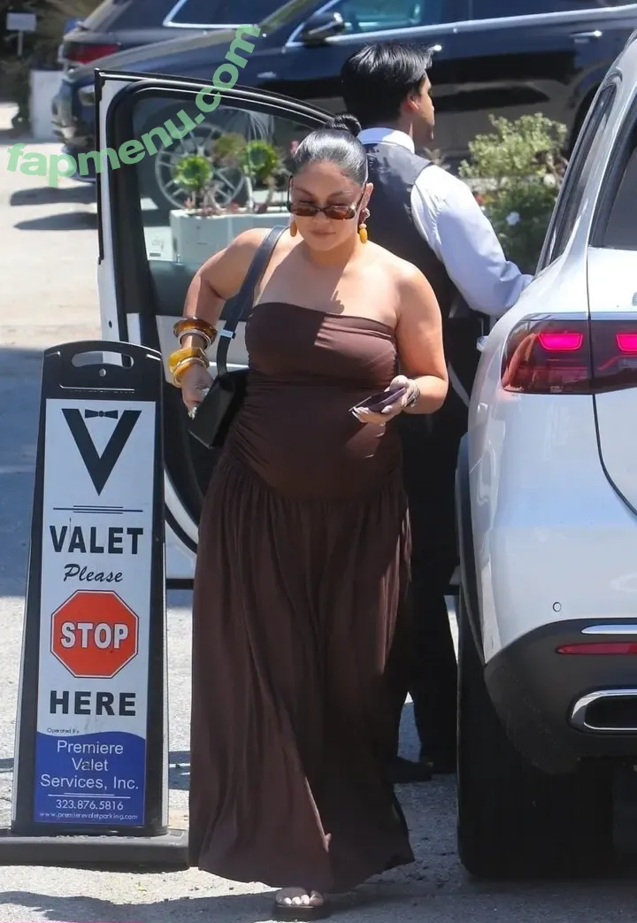 Vanessa Hudgens nude photo #1040 (VanessaHudgens)