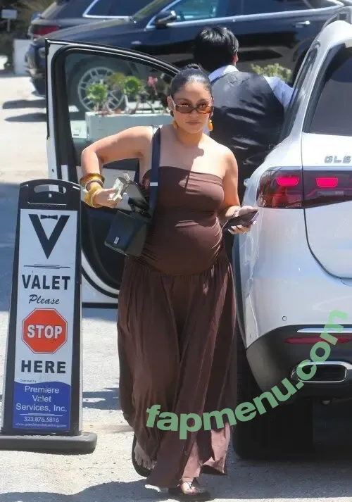 Vanessa Hudgens nude photo #1041 (VanessaHudgens)