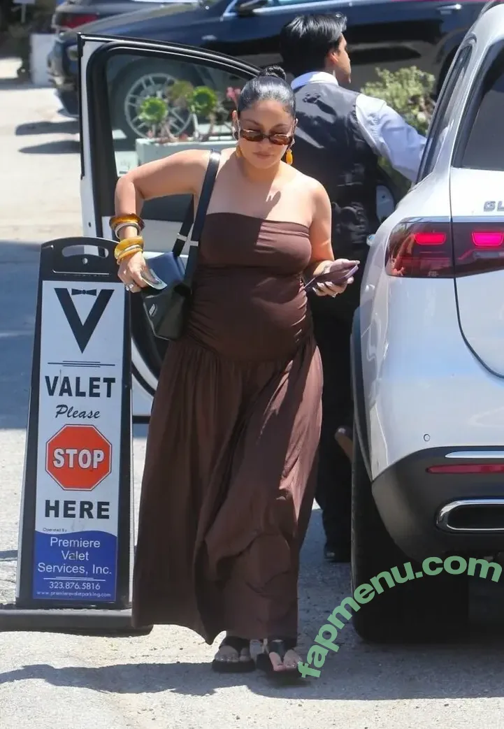 Vanessa Hudgens nude photo #1043 (VanessaHudgens)