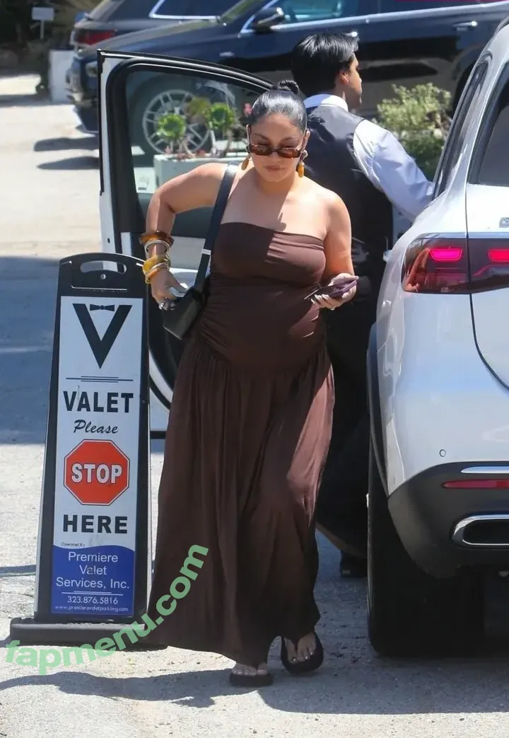 Vanessa Hudgens nude photo #1044 (VanessaHudgens)