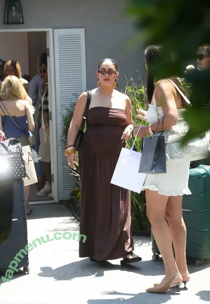 Vanessa Hudgens nude photo #1047 (VanessaHudgens)