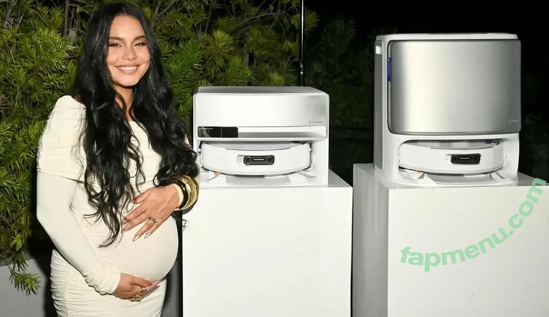 Vanessa Hudgens nude photo #1072 (VanessaHudgens)