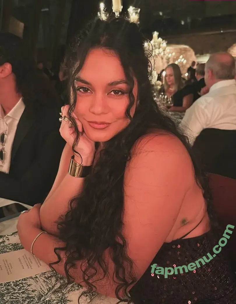 Vanessa Hudgens nude photo #1082 (VanessaHudgens)