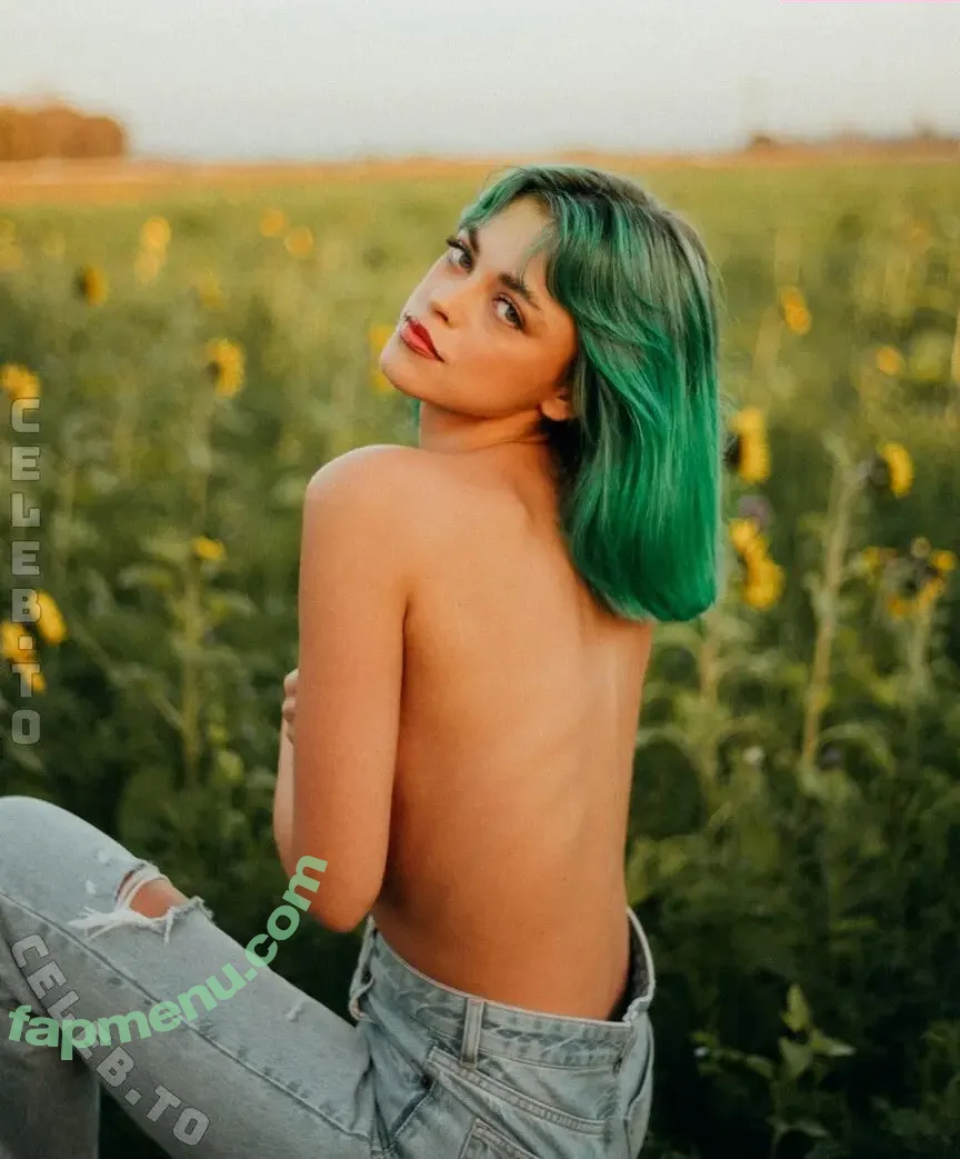 Vanessa Kunz nude photo #0120 (vanessalealia / vanessalealia732)