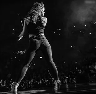 Vanessa Mai / missvenessamai / vanessa.mai / vanessamai nude photo #0845