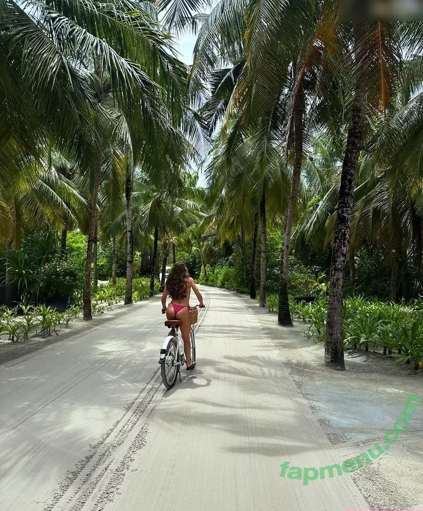 Vanessa Mai nude photo #1166 (missvenessamai / vanessa.mai / vanessamai)