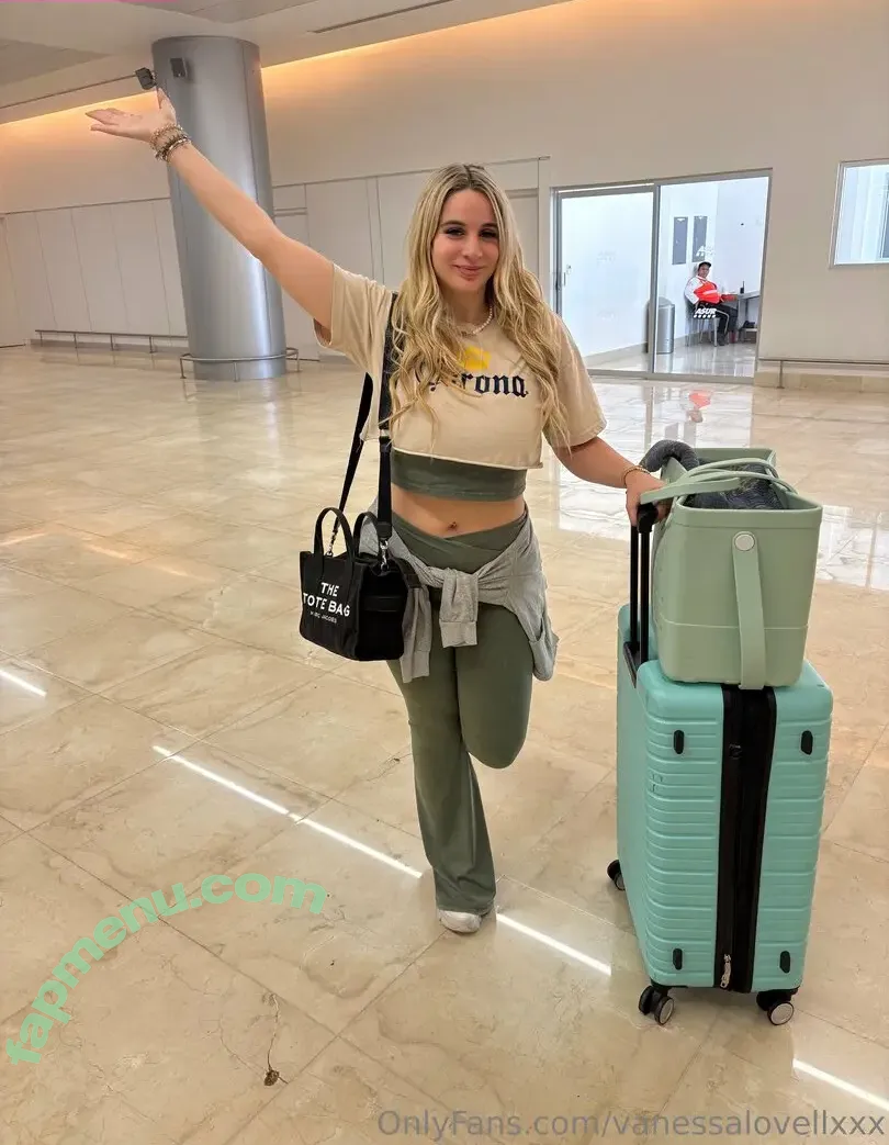 vanessalovellfree nude photo #0020 (thevanessalovell)