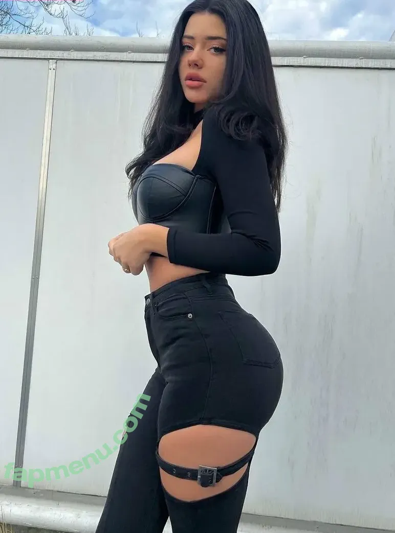 vanessareinhardt nude photo #0003 (vanessareinhardt)