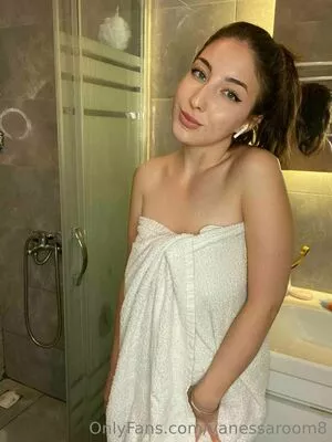 vanessaroom8 / the.gardner.girls3 nude photo #0086