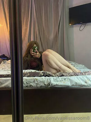 vanessaroom8 / the.gardner.girls3 nude photo #0092