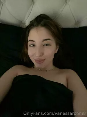 vanessaroom8 / the.gardner.girls3 nude photo #0095